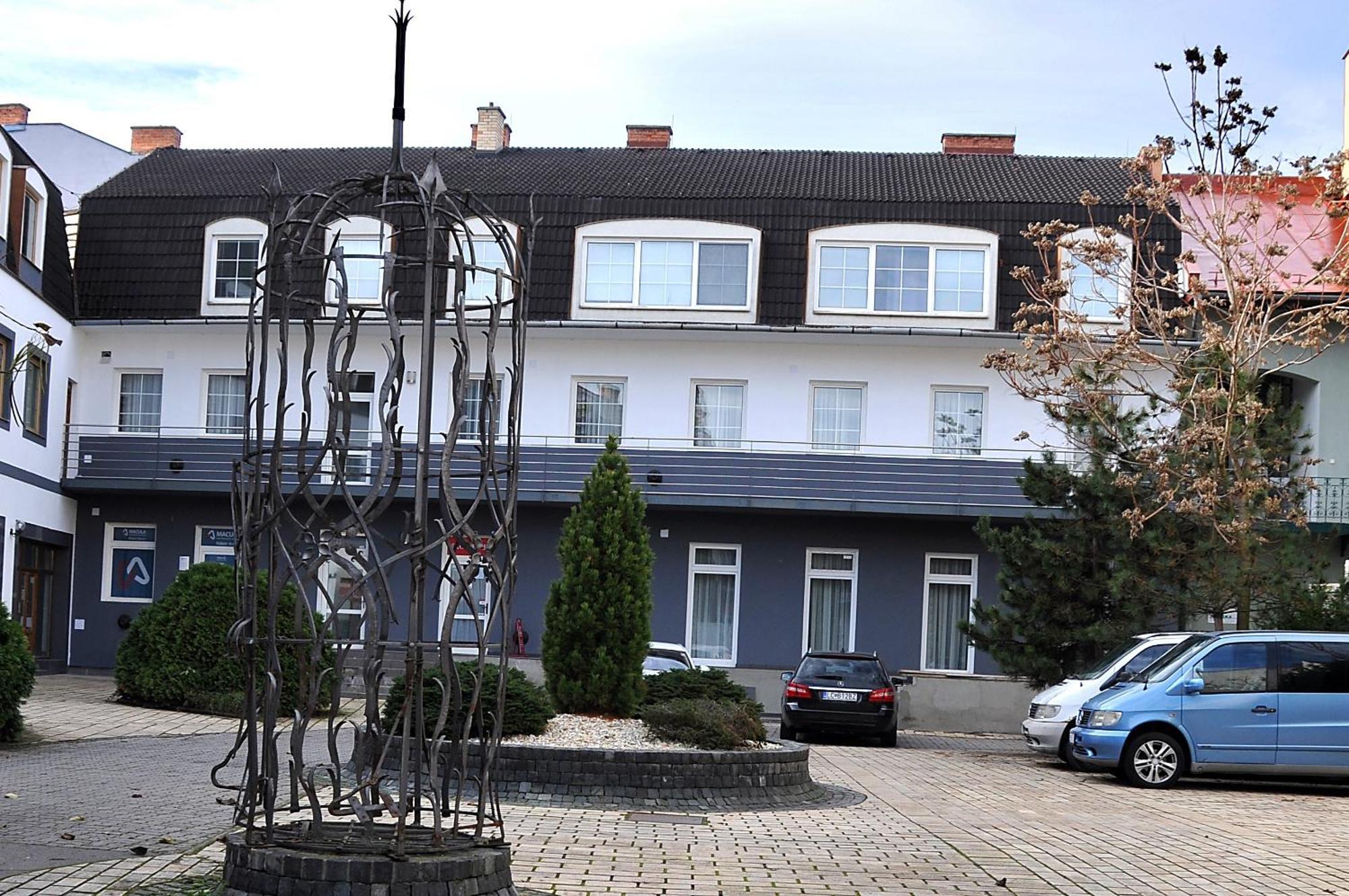 Apartmany Mojzitov Dvor ลูเชนเยช ภายนอก รูปภาพ